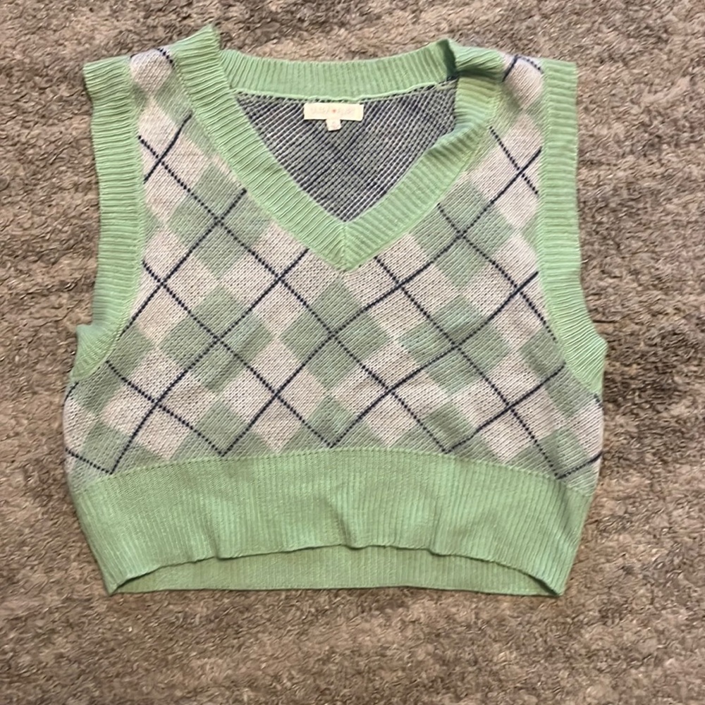 XL sweater vest top, cropped by Ultra Flirt.